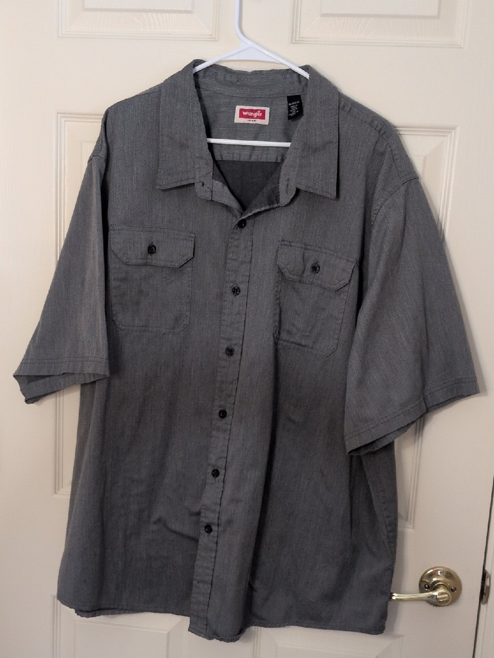 Wrangler Men's Short Sleeve Button-Down Shirt in Gray, Size 3XL. Excellent!